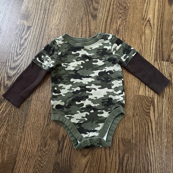 Garanimals camouflage long sleeve bodysuits, size 18M - Picture 3 of 6
